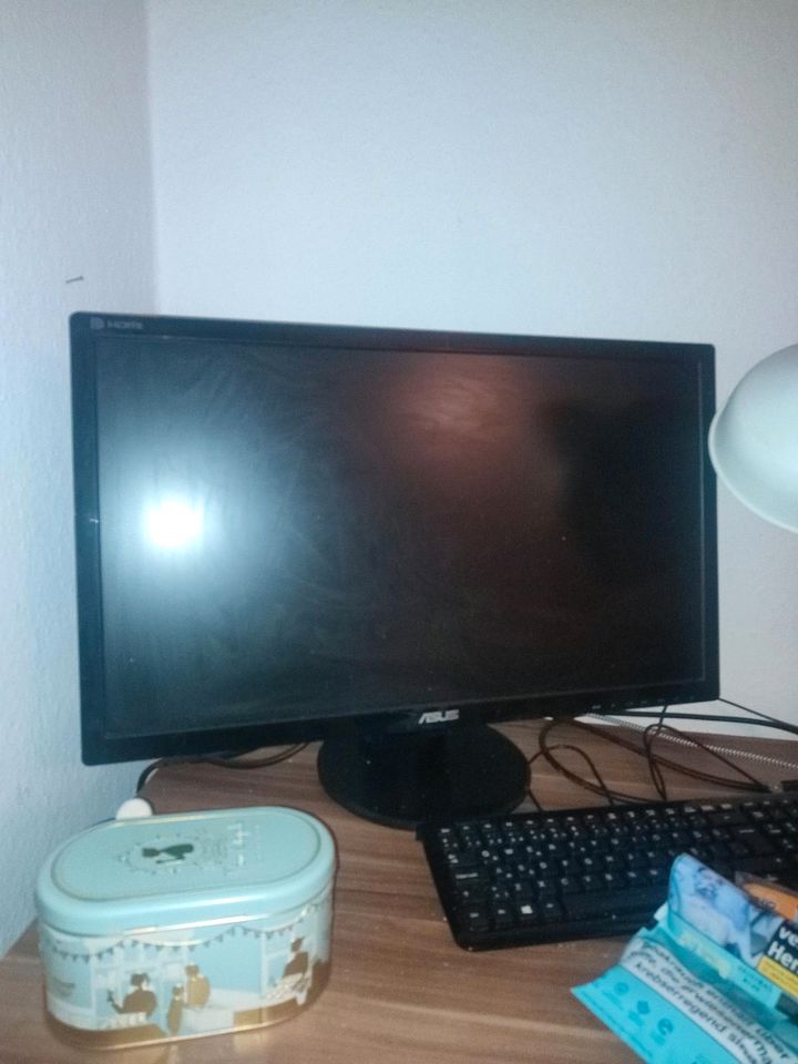 Asus  22 Voll screen in Halle