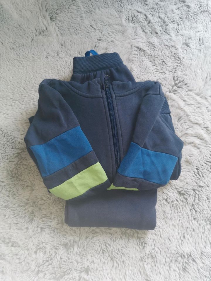 Trainingsanzug Jogginganzug Hose Pullover 116 blau in Halle