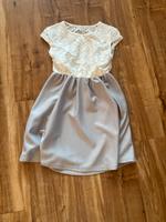 Ein zweifarbiges Kleid Niedersachsen - Ankum Vorschau