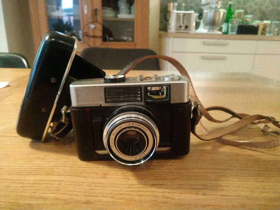 Fotoapparat 70er Retro Kleinbildkamera in Schlangen