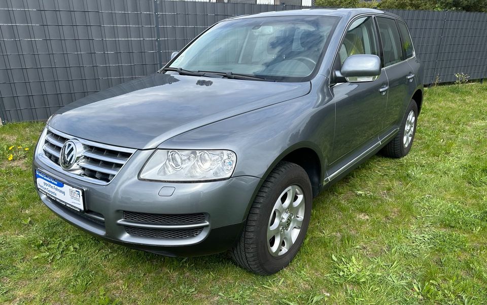 VW Touareg V8 4,2 ,,,NEUWAGEN ZUSTAND ““ WENIG KM SELTEN in Buchholz (Aller)