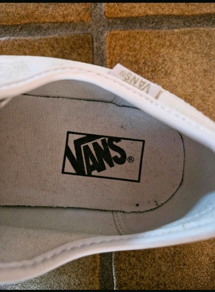 Vans Sneaker Halbschuhe Weiß Gr. 42 in Meschede