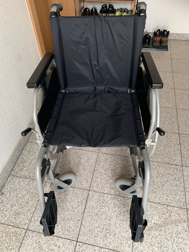 Rollstuhl faltbar, Steckachsensystem in Dresden