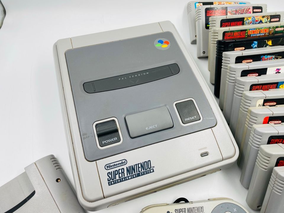 SNES Super Nintendo Entertainment System Konsole + 14 Spiele in Hamburg