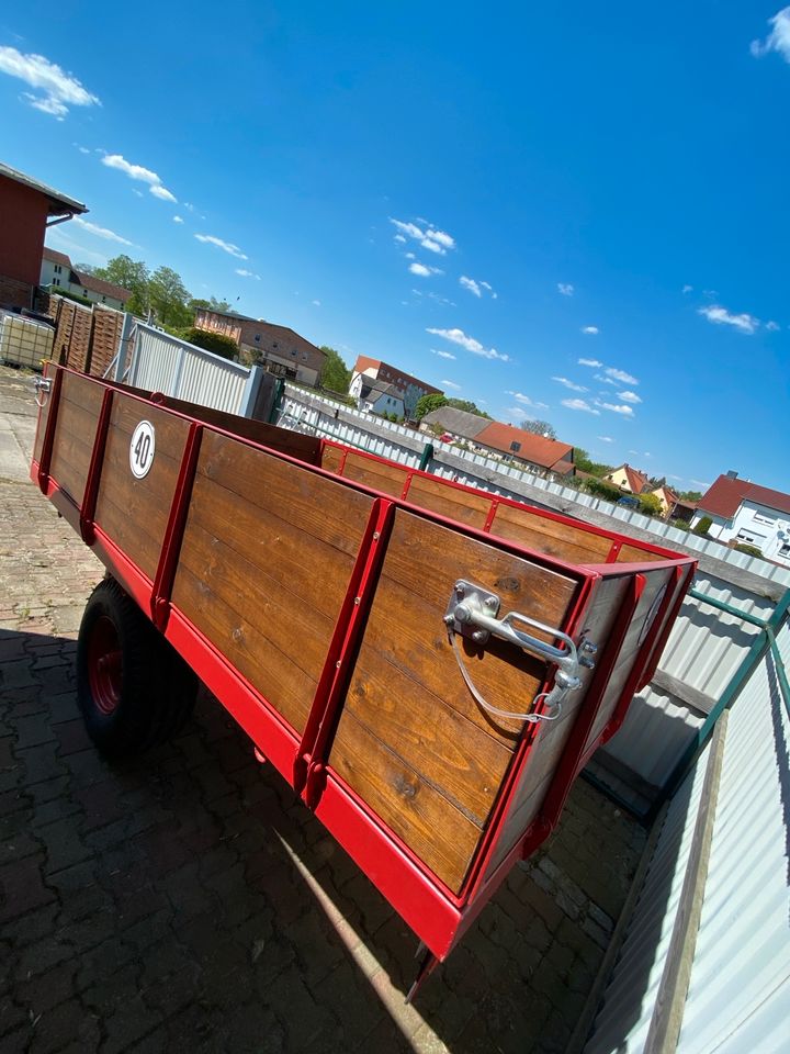 Trecker Anhänger Neu aufgebaut in Stavenhagen