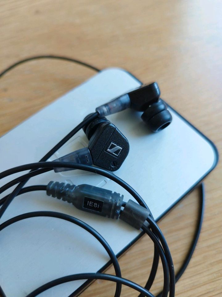 Sennheiser,  In Ear, IE8, plus case in Haan