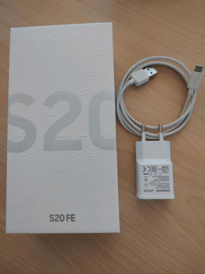 Samsung S20 FE cloudwhite Top Zustand in Tittling
