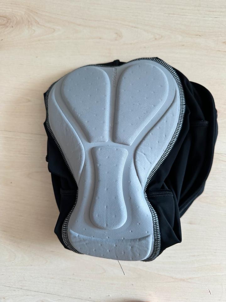 Fahrradhosen mit Einsatz Decathlon   10-11 J  133-142 / 141-150 in Leverkusen