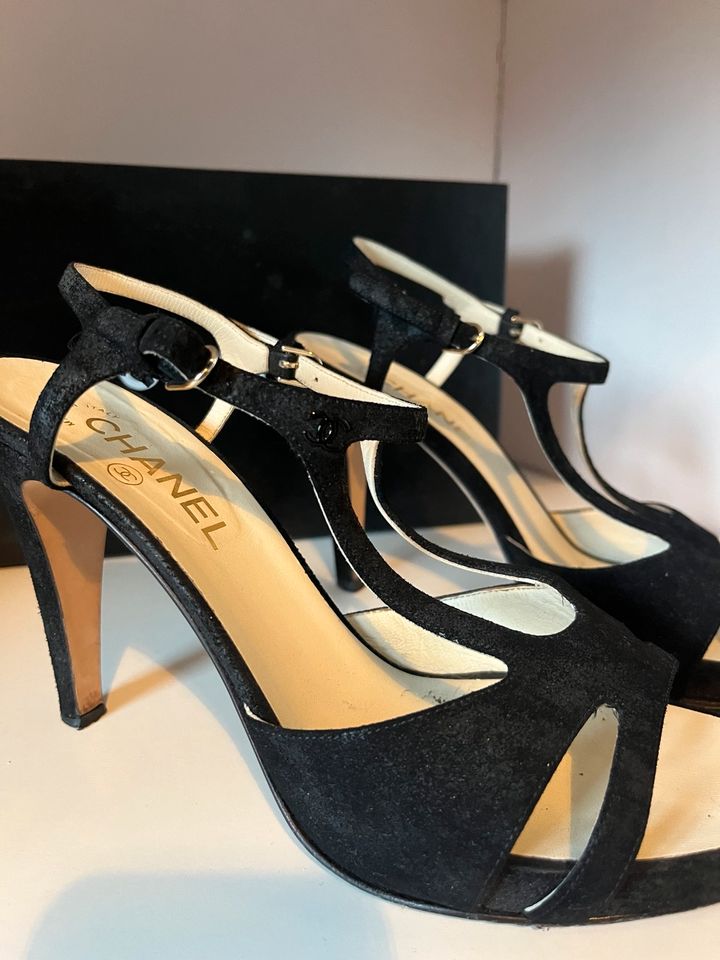 Chanel High Heels Sandalen Wildleder 39 40 schwarz in Hamburg