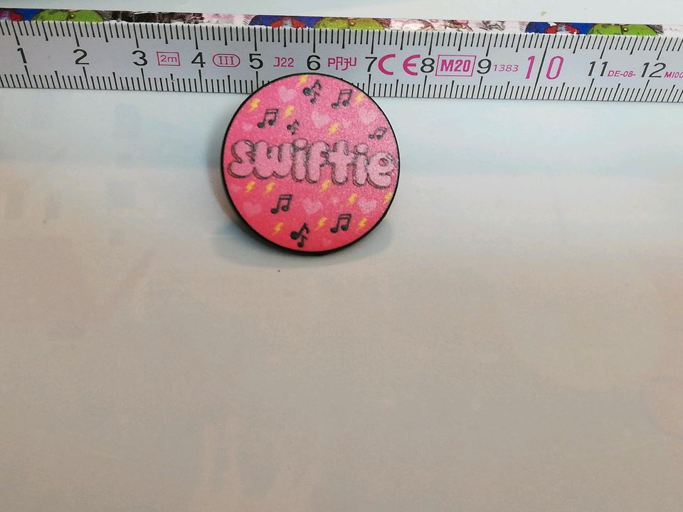 Swiftie Pin Taylor Swift related Pins pink in Kassel