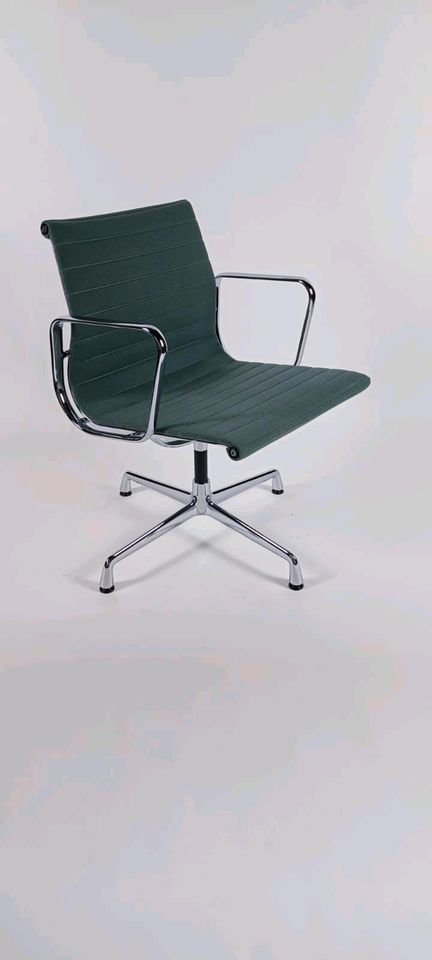 Vitra Charles Eames EA 108 Chair Hopsack drehbar Chrom Konferenz in Schüttorf