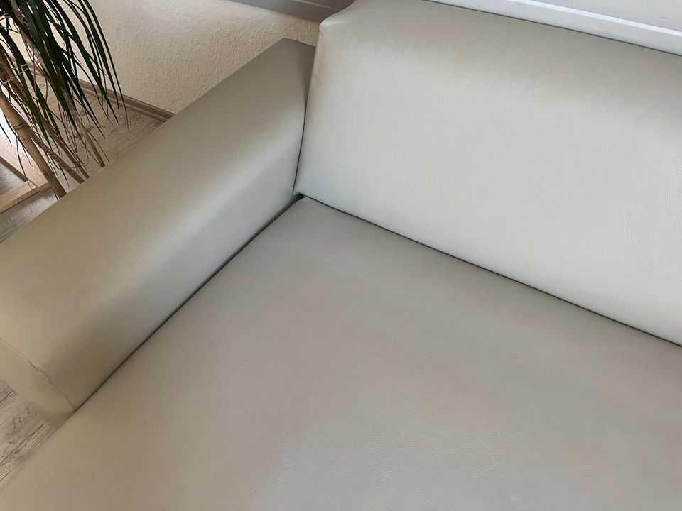 Beige Ledercouch in Großenkneten