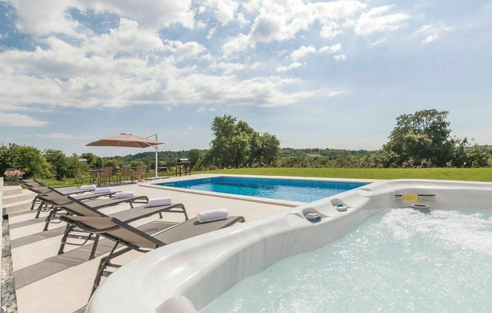 Ferienhaus mit Pool in Velavala (Kroatien) für 8 Personen in Stuttgart