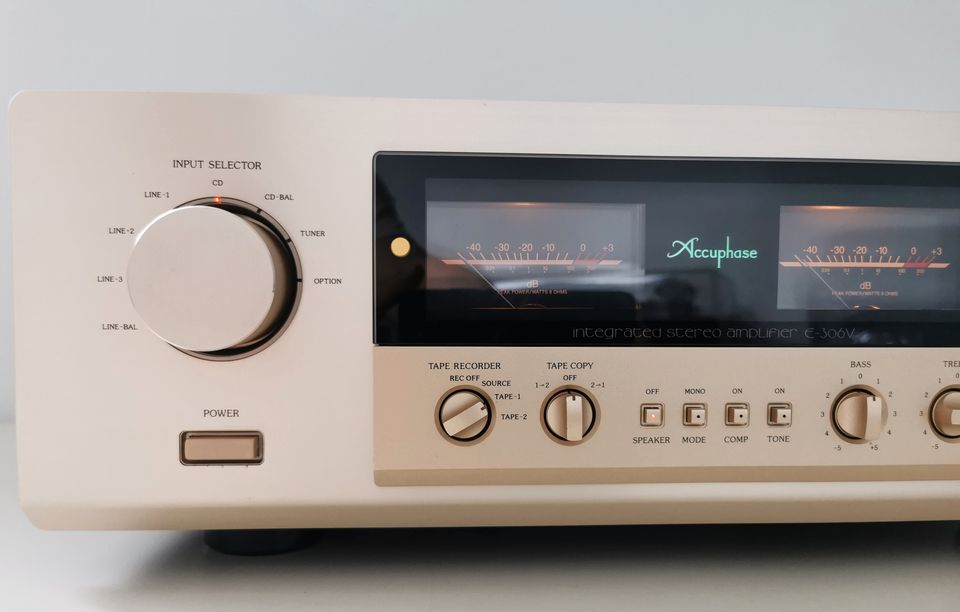 ACCUPHASE E-306V Vollverstärker. Phono-Modul AD-10! Original FB. in Dresden