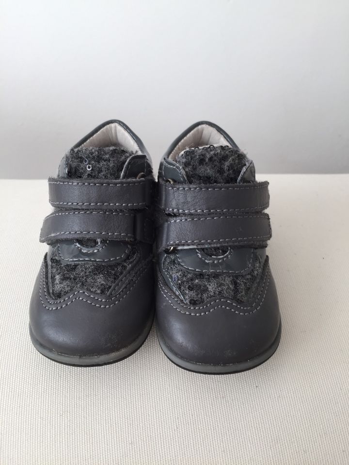 Melania Kinder Mädchen Leder Schuhe Sneaker Gr 20 in Homberg (Efze)