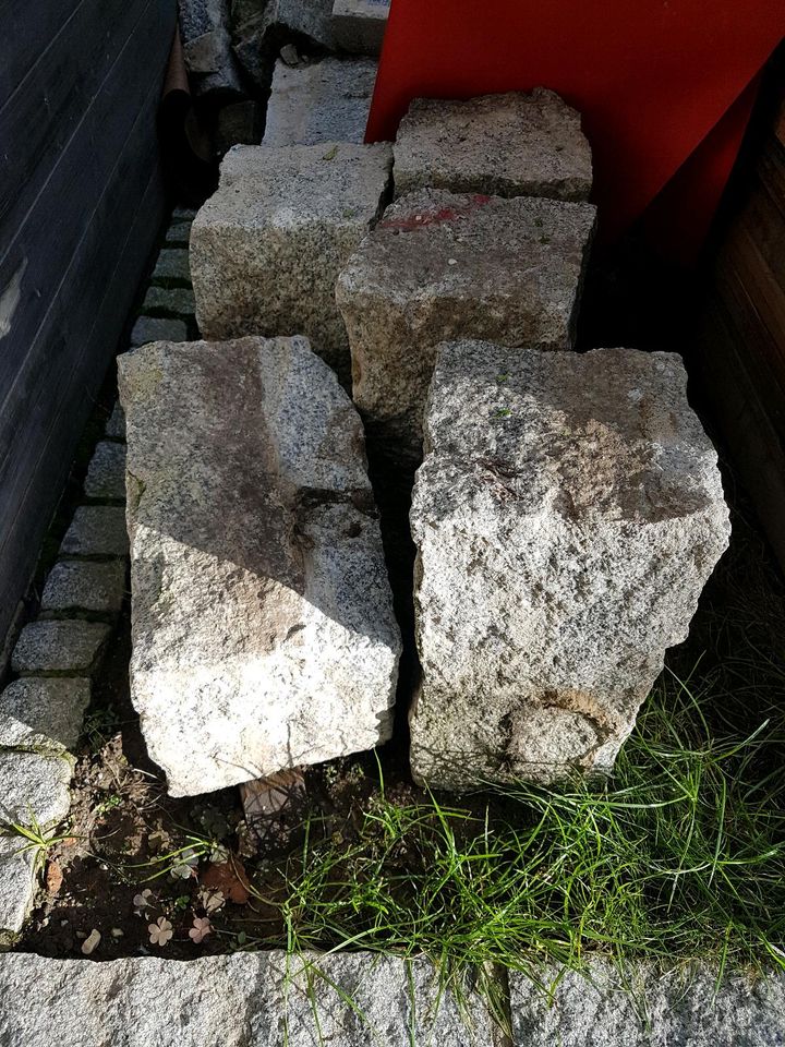 Granitsteine 40x20x20 8 Stk für 40Euro in Lage