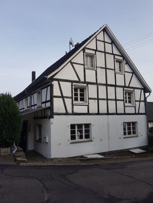 Denkmalgeschütztes Fachwerkhaus mit 2 Wohneinheiten im Dorfkern in Neunkirchen-Seelscheid