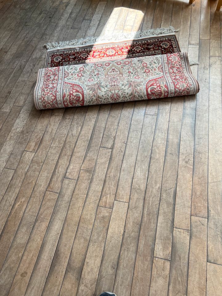 Wunderschöner Perserteppich hergestellt aus feine Seide in Ghom in Heidelberg