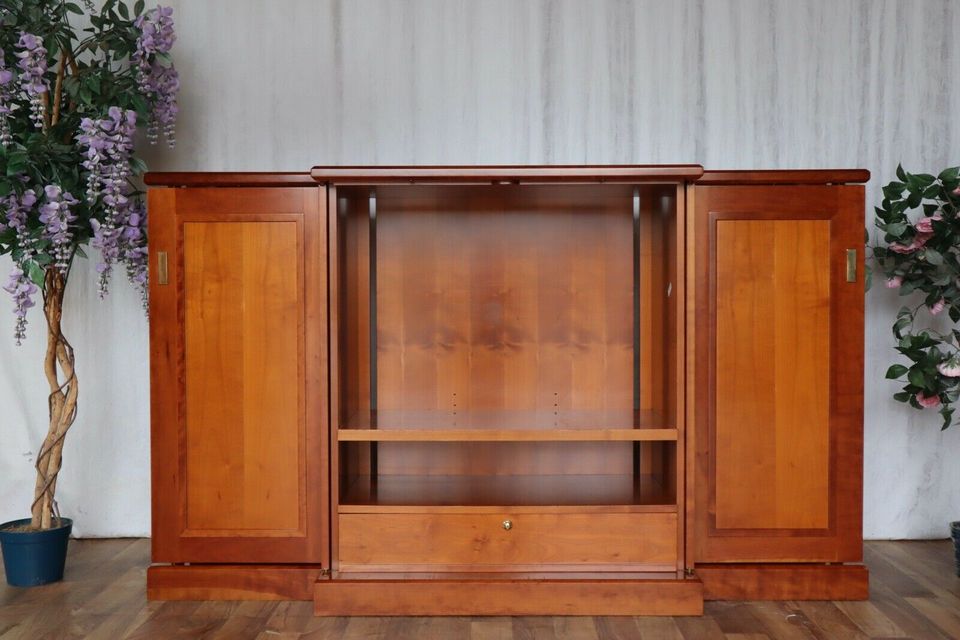 Nr.1521b Form Exclusiv-Wien Fernsehschrank Sideboard Kirschbaum in Wiesbaum