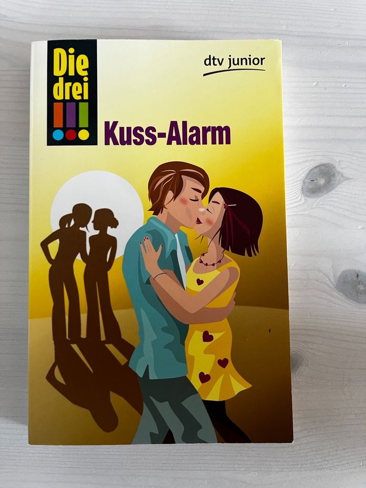 Buch - Die drei !!! - Kuss Alarm - dtv Junior - ab 10 Jahre in Höhenkirchen-Siegertsbrunn