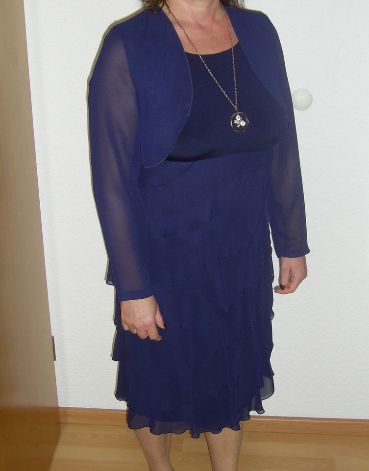 Damenkleid, Etuikleid, Swingkleid mit Bolerojacke in Krostitz