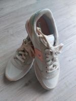 Neuwertig: Sneaker Saucony beige apricot silber Gr. 39/40 USA 8,5 Niedersachsen - Burgdorf Vorschau