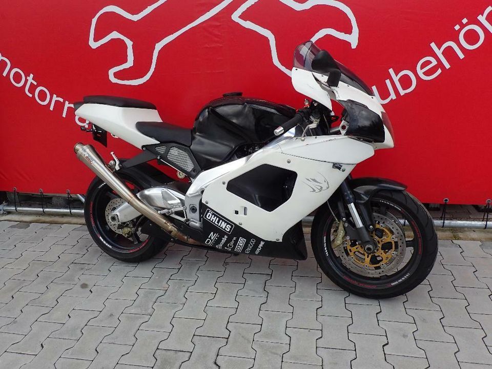 Aprilia RSV 1000 R RP Reifen Gabel Felgen Stummel Gabelbrücke in Mantel