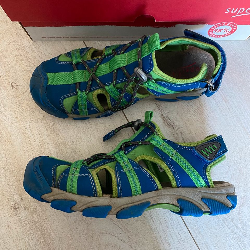 Superfit Sandalen Gr. 35 vorn geschlossen blau grün in Dresden