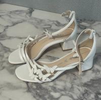 Buffalo Brautschuhe / Sandalen mit Schmetterling Nordrhein-Westfalen - Gelsenkirchen Vorschau