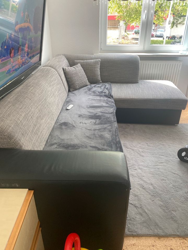 Sofa Es ıst Zeit zu schlafen in Hamburg