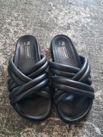 Sandalen Pantoletten schwarz Gr. 39 Nordrhein-Westfalen - Lage Vorschau