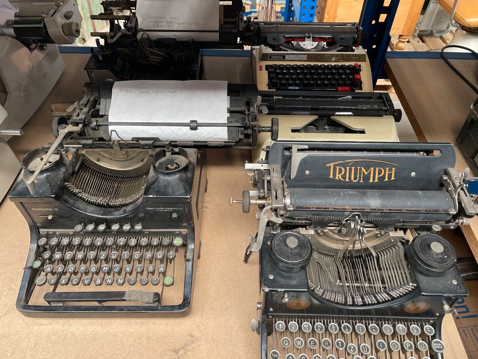 Riesen Paket Schreibmaschinen Rechner etc. Triumph Olivetti in Ellwangen (Jagst)