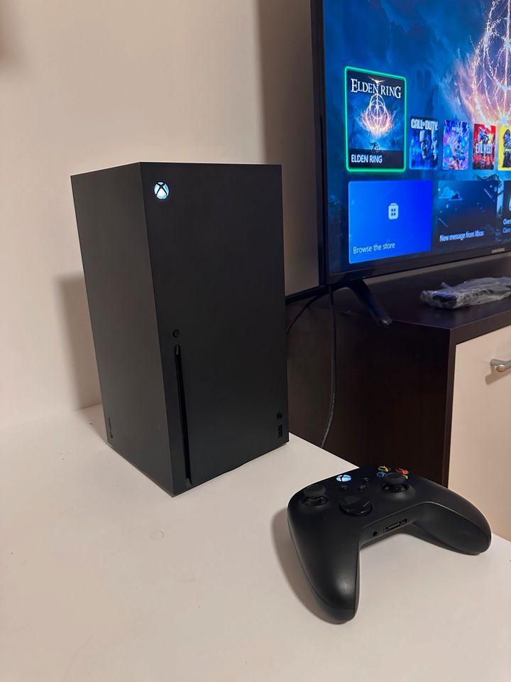 Xbox Series X full set up!! 2 controllers ! 2 TB Speicher !! in Hamburg