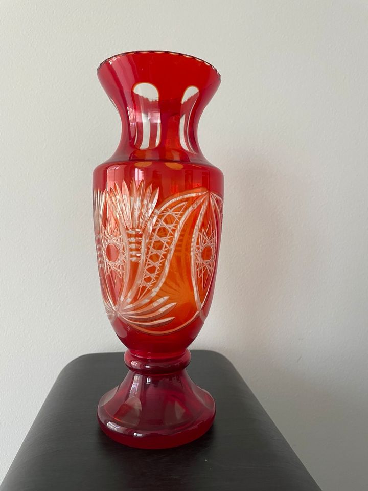 Antike Vase rot in Nürnberg (Mittelfr)