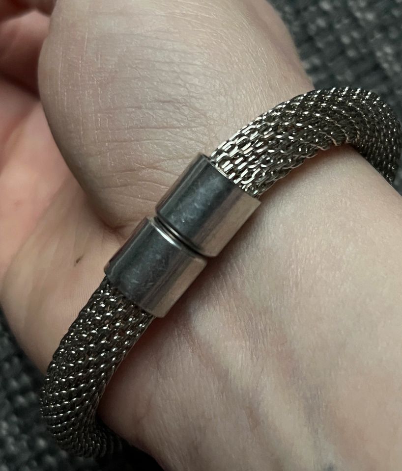 Armband mit Glitzerelementen in Saarbrücken