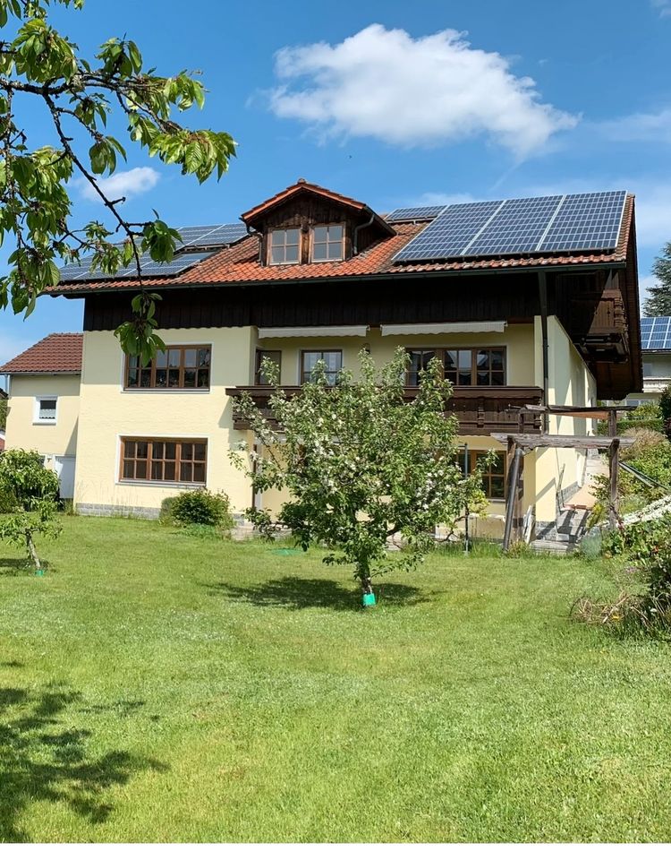 Haus mit großem Garten, PV Mehrgenerationenhaus, Dreifamilienhaus in