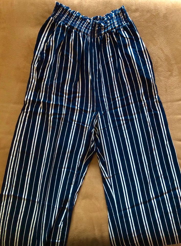 H&M 3/4 Marlene-Hose marineblau Streifen Gr. 170 in Bergisch Gladbach