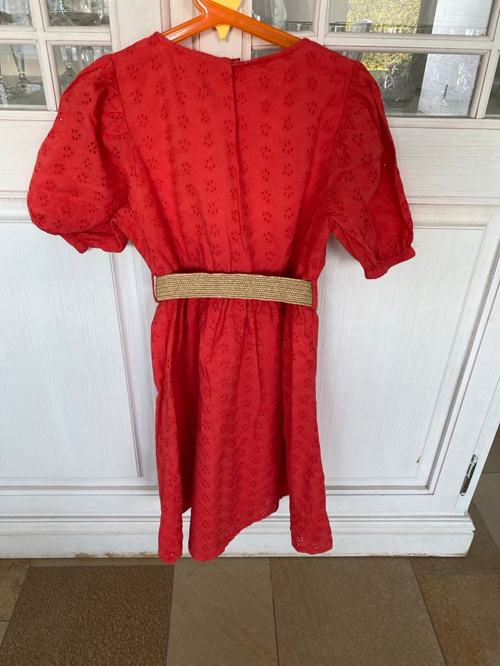 Rotes Kleid für Mädchen Größe 134 in Steinfurt