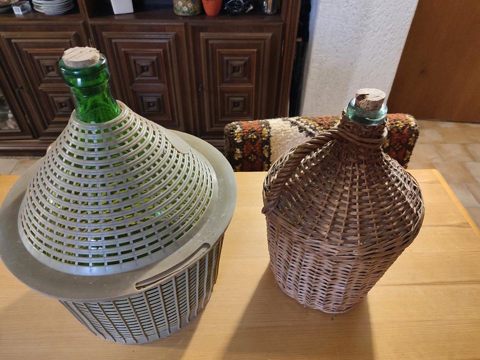 2 Korbflaschen in Riegelsberg