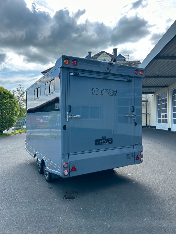 Pferdetransporter JL Trailer  Neues Modell 3 Pferde mit Wohnung in Seligenstadt