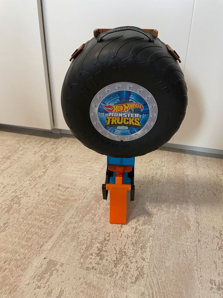 Hot Wheels City Monster Trucks Bahn Reifen zusammenklappbar in Kamp-Lintfort