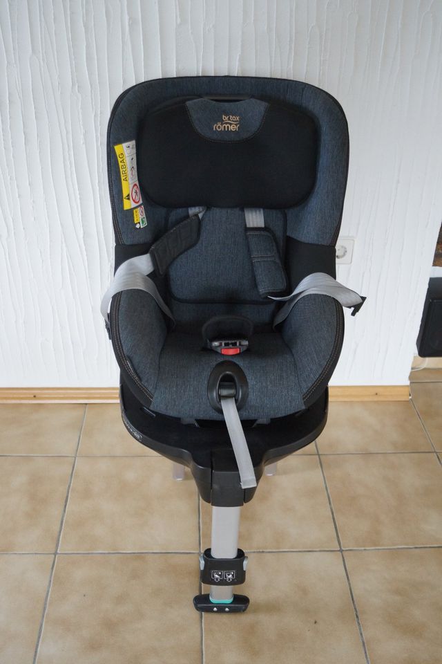 Britax-Römer Autositz Reboarder Dualfix m i-size, Isofix, drehbar in Bretten