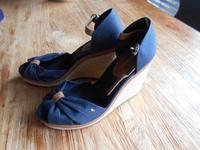Damen Sommersandalette 38,5 Tommy Hilfiger Dunkelbalu Marburg - Wehrshausen Vorschau