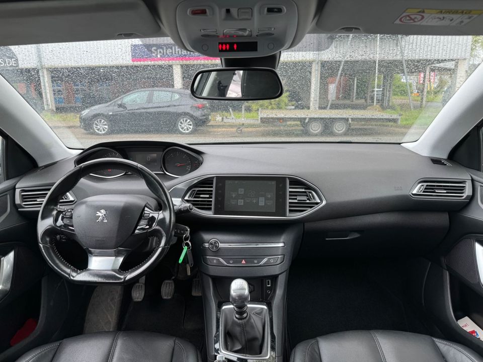 Peugeot 308 SW Active in Paderborn