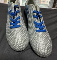 Coole Fußballschuhe Neu Größe 41 Silber blau Weihnachten Leipzig - Engelsdorf Vorschau