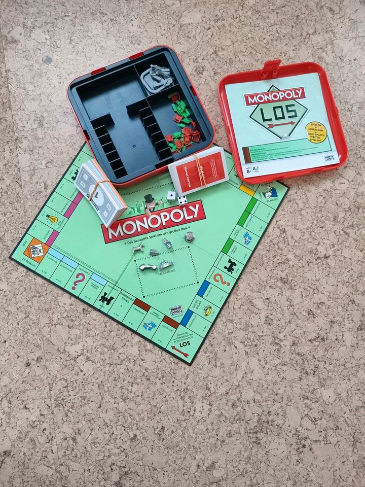 Gesellschaftsspiel Monopoly im Koffer Format in St. Georgen
