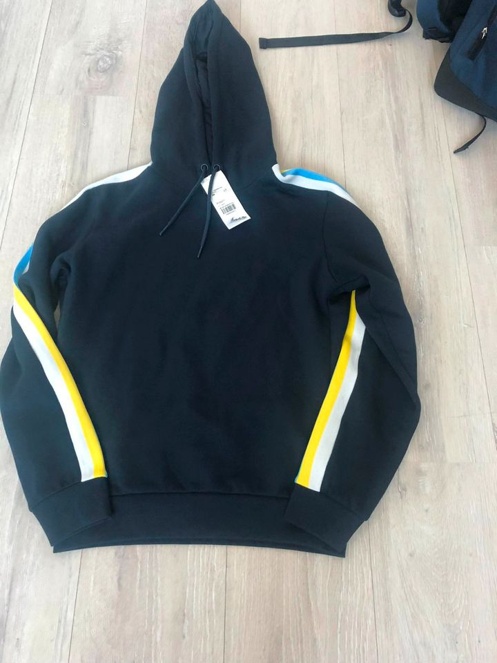 Neu mit Etikett Hoodies  Celio, Only Gr.XS- S in Gießen