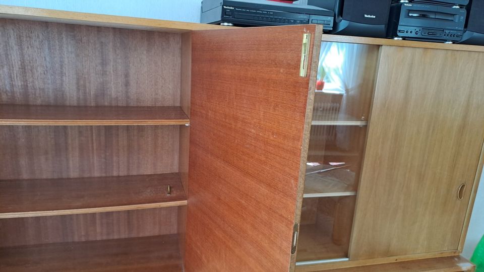 Mid-Century Danish Vitrinenschrank in München