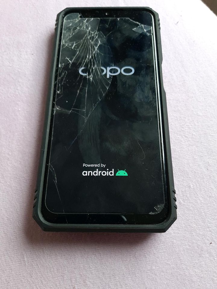 Oppo A16 Smartphone in Halle