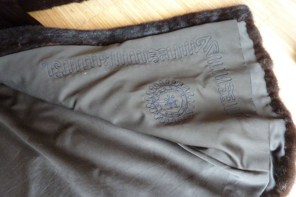 Nerzmantel Nerz Mantel sehr gepflegt ausgestellte Form sehr edel in Böblingen